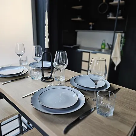 Black Box Cinema Avec Balneo Apartment *